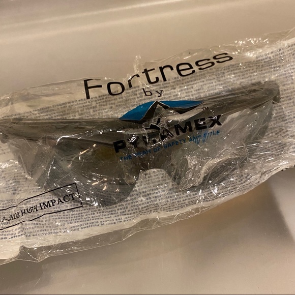 Mens Sunglasses Gunmetal Frame Silver NEW Safety Glasses NIB orig package bag OS - Picture 6 of 6